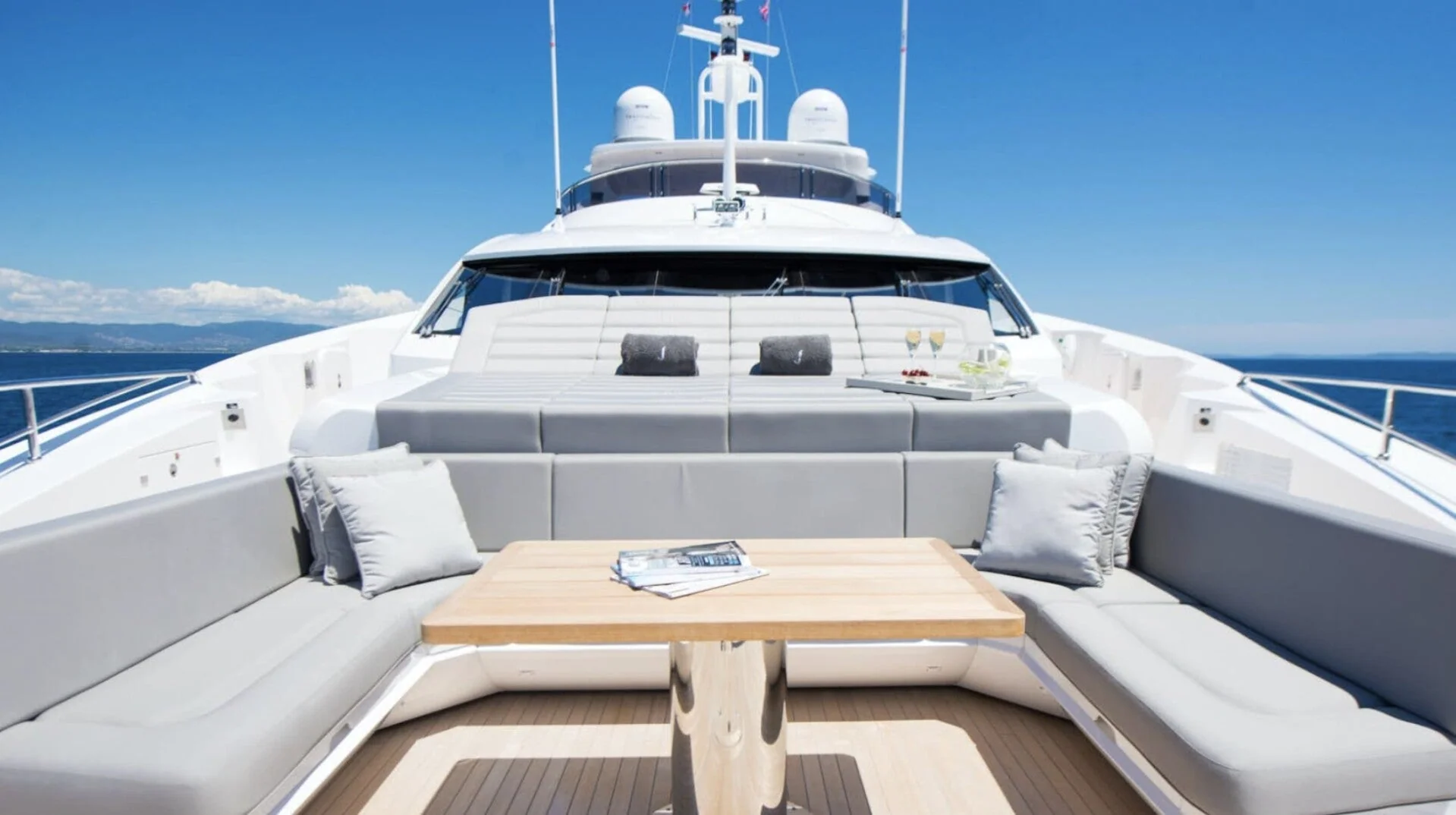 Sunseeker 131 · Antibes 4