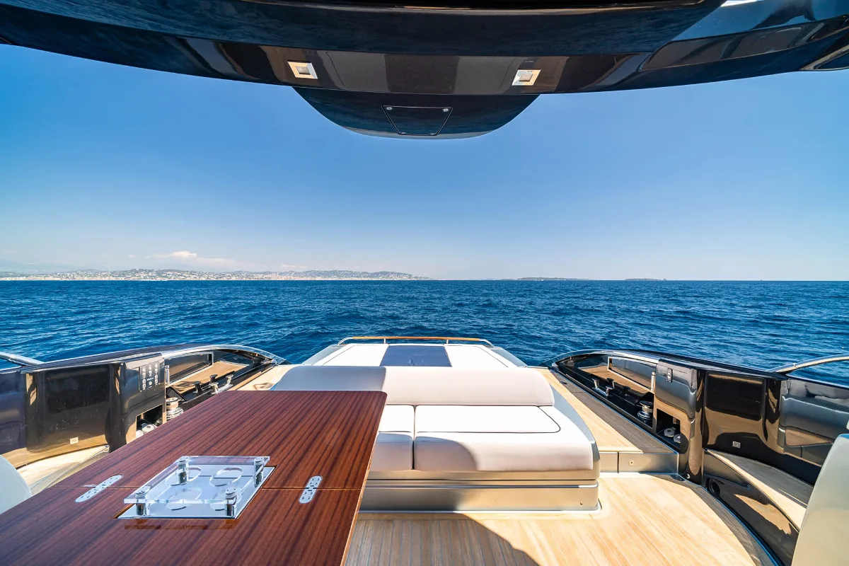 Riva Ribelle 66 12