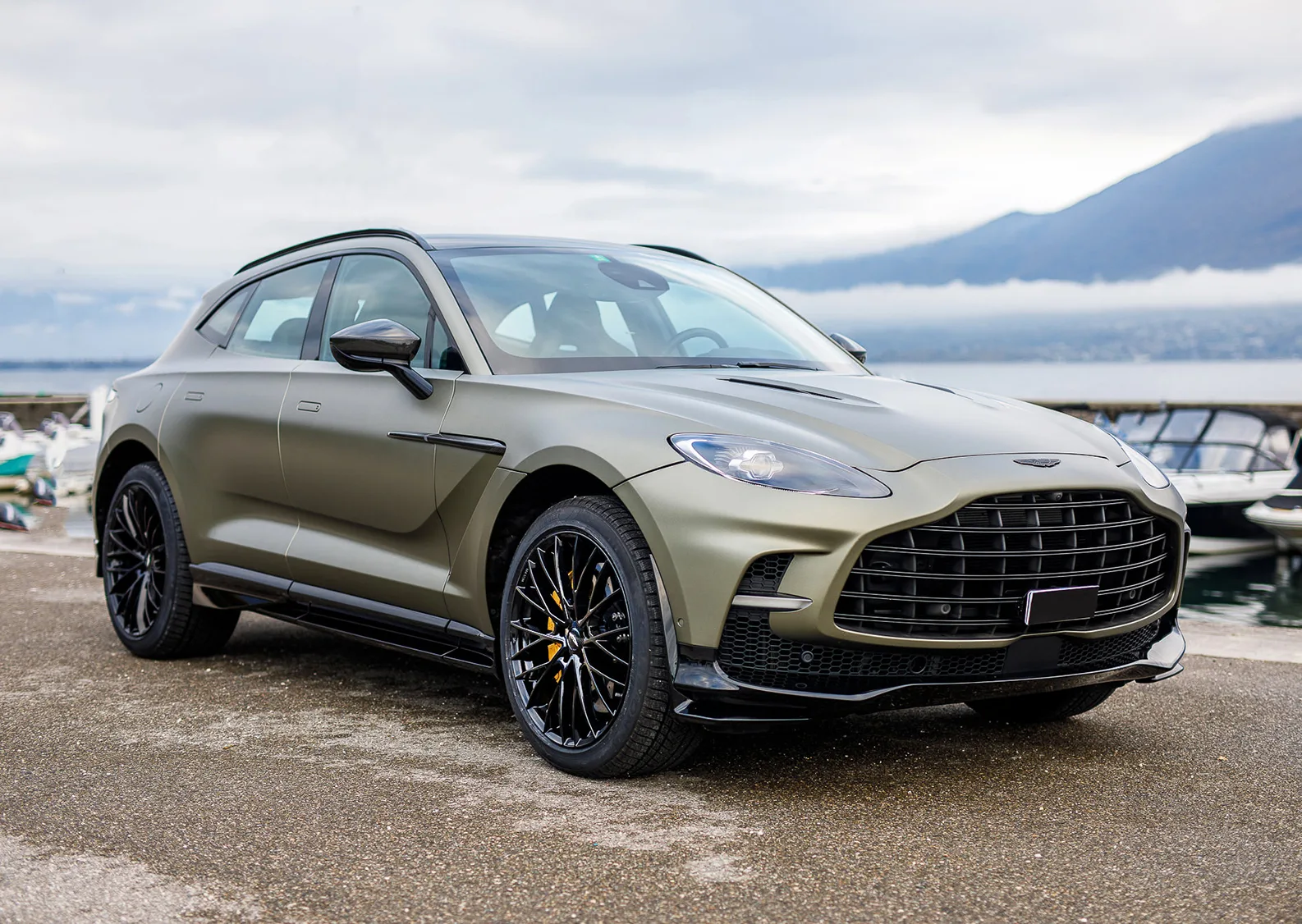 Aston Martin DBX 707