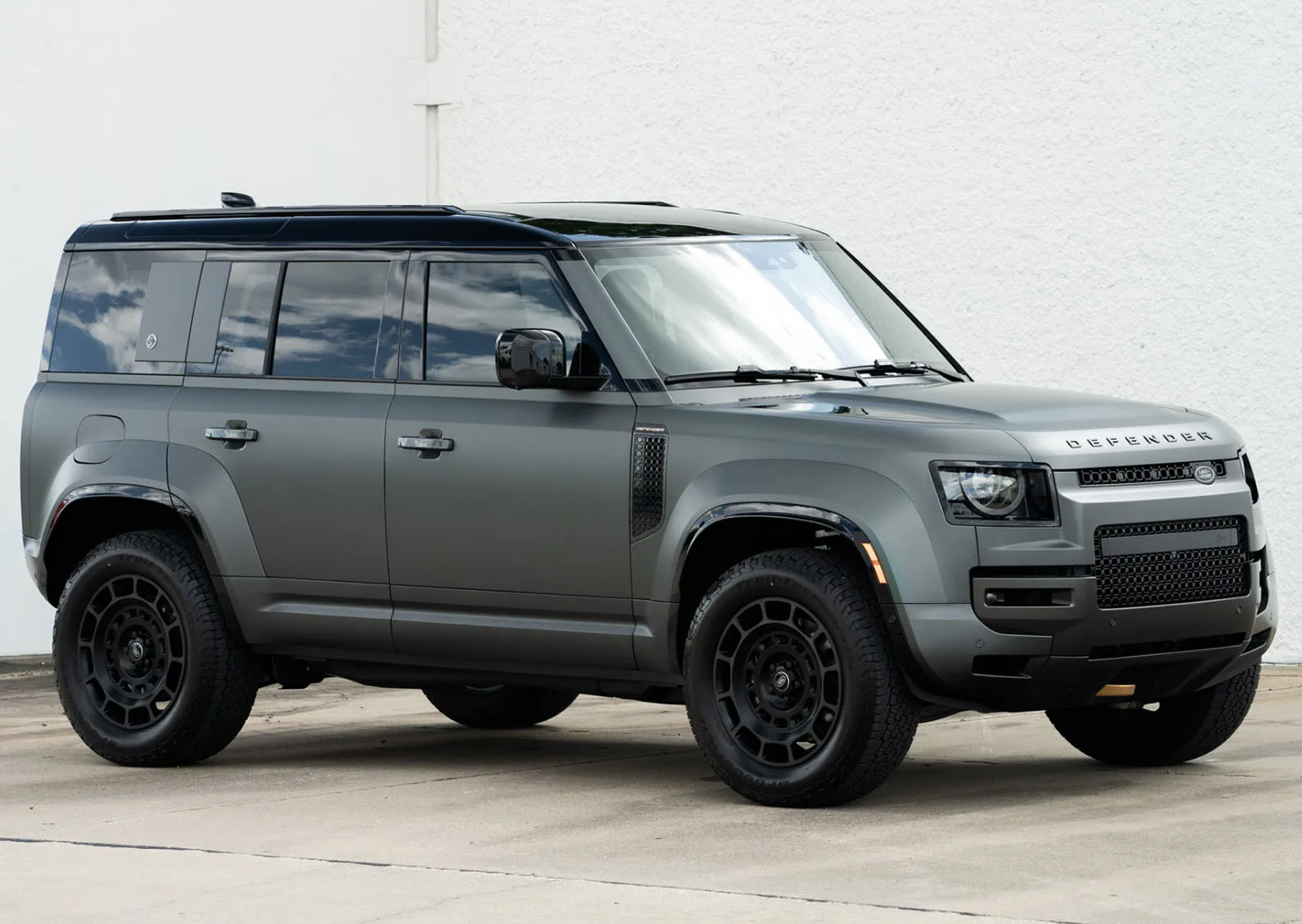 Land Rover Defender Octa Edition One