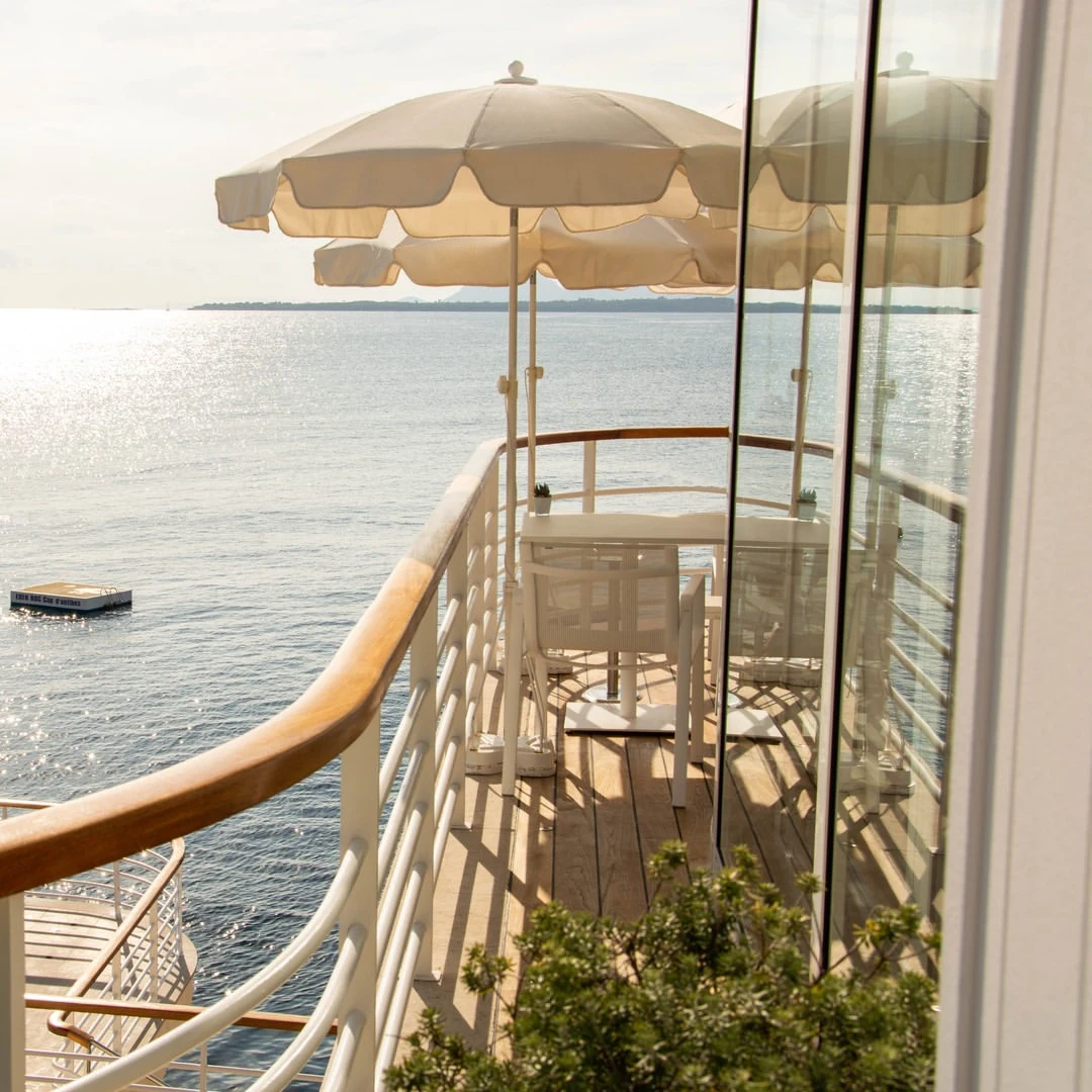 The Grill — Eden Roc Hotel — 7
